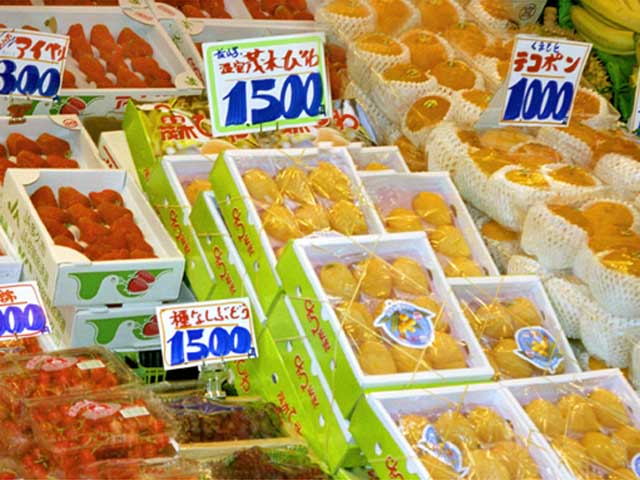 Tsukiji External Market  by Joan Dubanoski